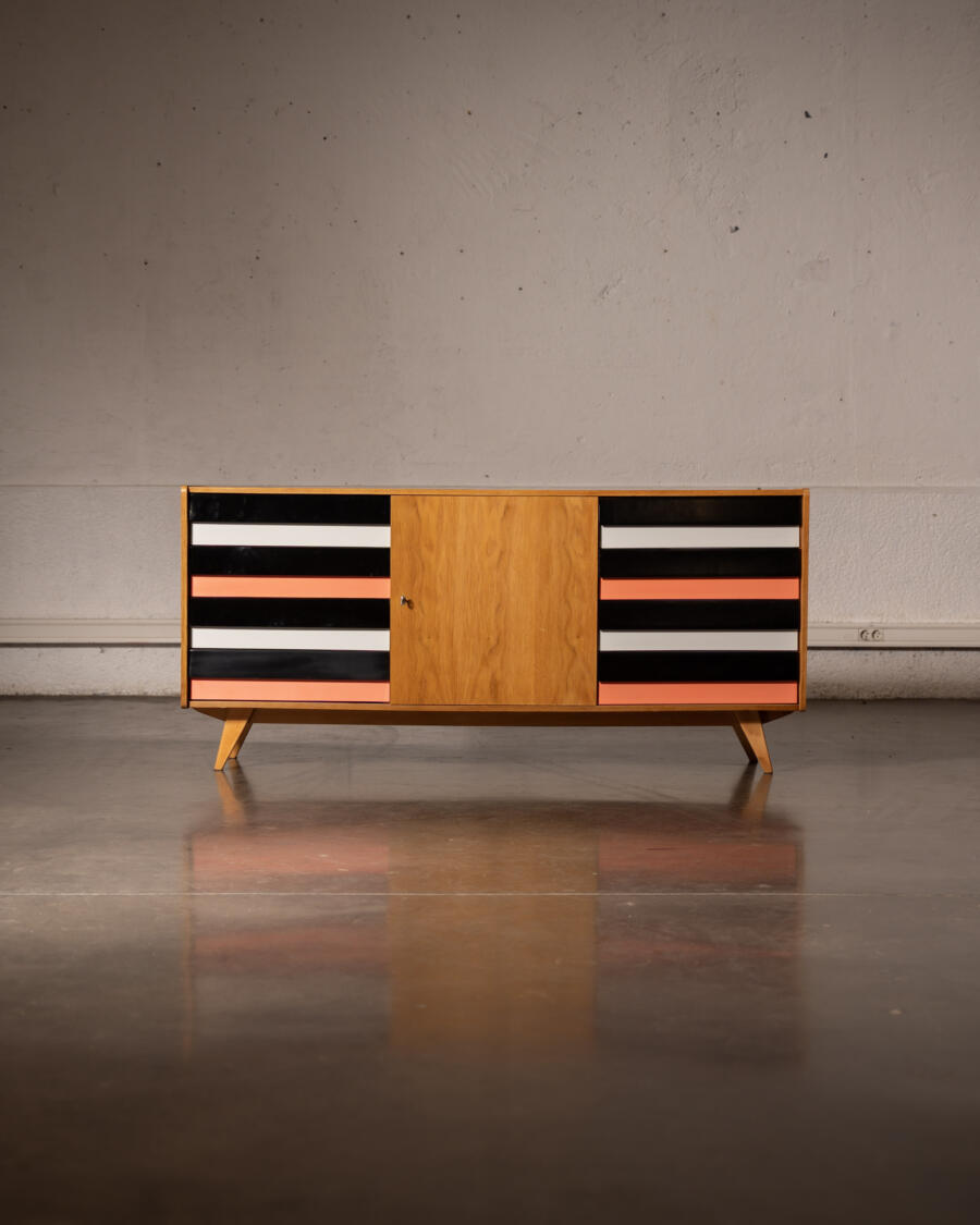 buffet de campagne, commode jiroutek, table à manger vintage, chevet vintage, rotin vintage, enfilade, chaise bistrot, chaise vintage, fauteuil boomerang