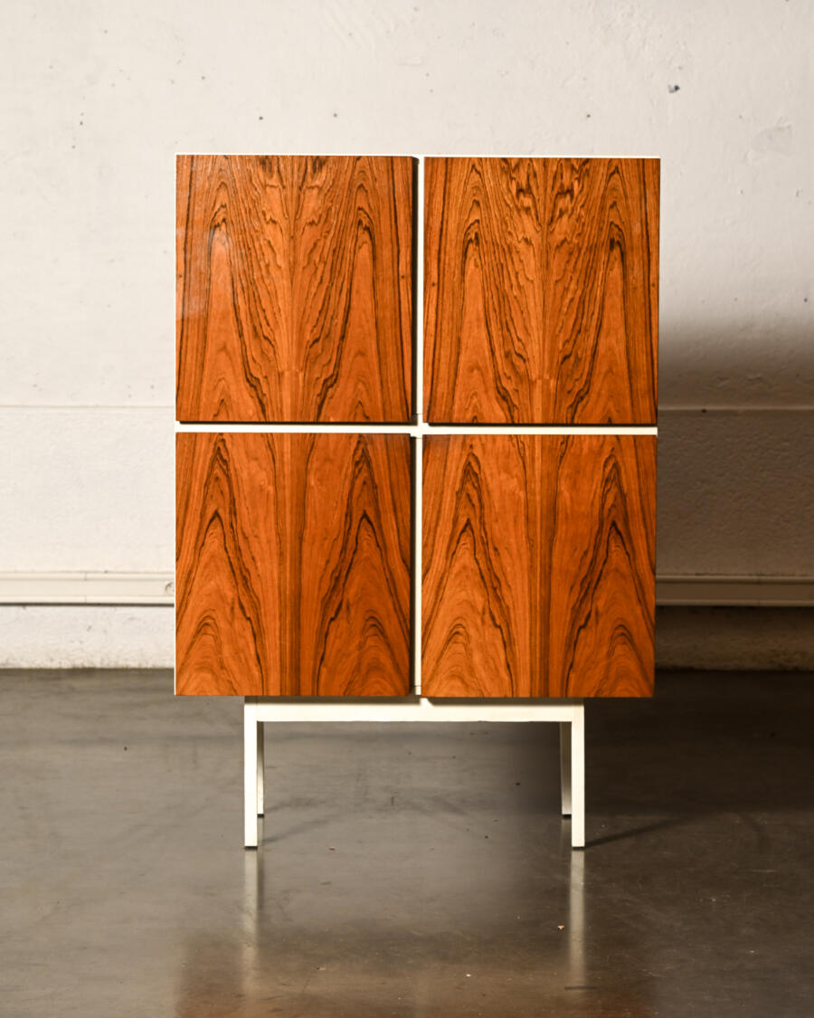 Bibliothèque vintage, miroir vintage, commode vintage, rotin vintage, fauteuil boomerang, fauteuil scandinave, porte manteau vintage, chaise vintage, table vintage, table de ferme, buffet de campagne, mobilier interlubke, chaises vintage, bureau vintage