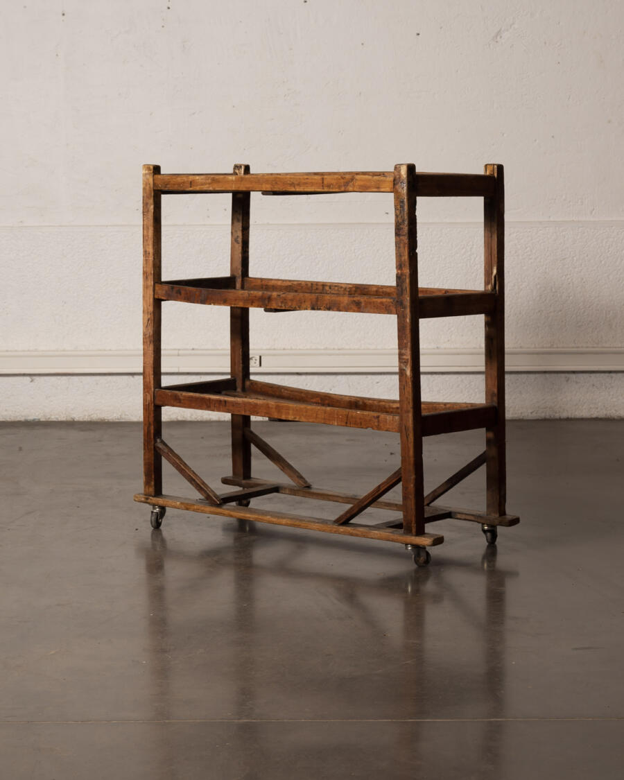 bibliothèque Italienne, table à manger vintage, rotin vintage, meuble HIFI vintage, enfilade vintage, chaise vintage, buffet jiroutek, fauteuil boomerang