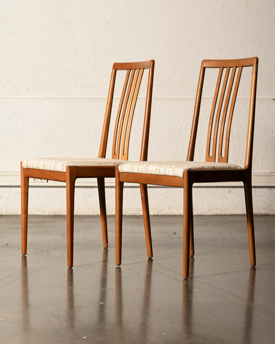 Bibliothèque vintage, miroir vintage, commode vintage, rotin vintage, fauteuil boomerang, fauteuil scandinave, porte manteau vintage, chaise vintage, table vintage, table de ferme, buffet de campagne, mobilier interlubke, chaises vintage, bureau vintage