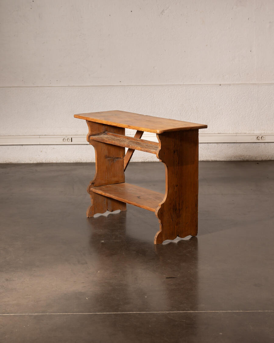 buffet de campagne, commode jiroutek, table à manger vintage, chevet vintage, rotin vintage, enfilade, chaise bistrot, chaise vintage, fauteuil boomerang