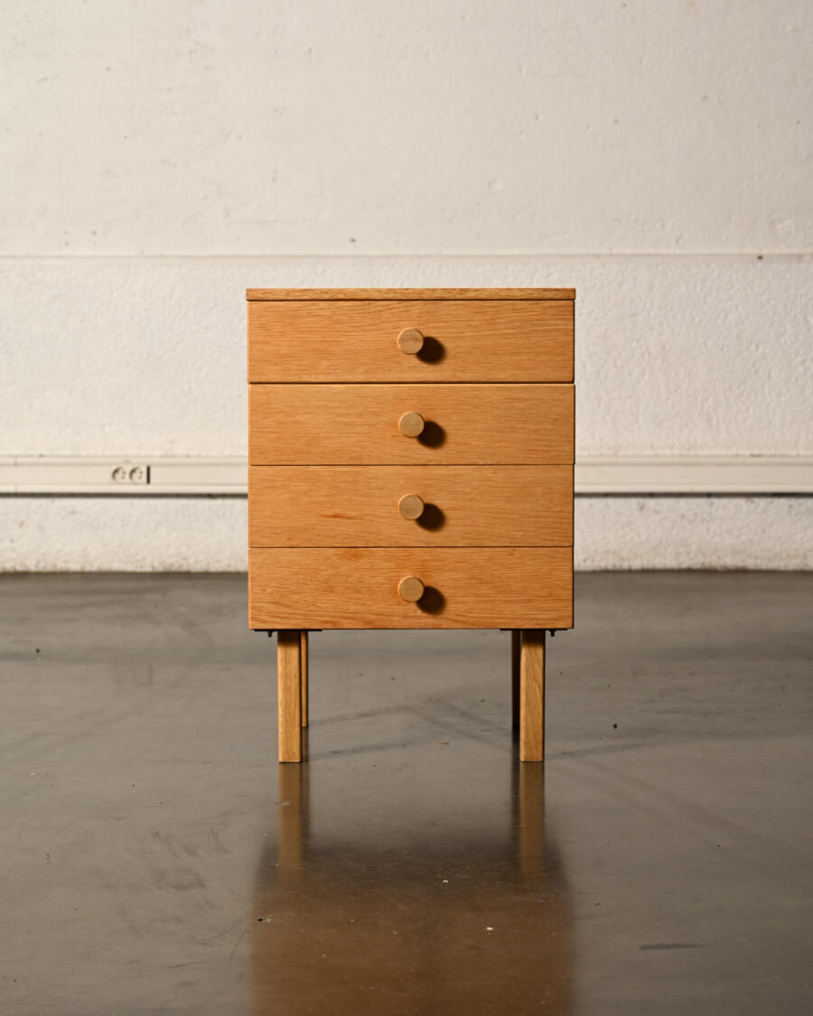 Bibliothèque vintage, miroir vintage, commode vintage, rotin vintage, fauteuil boomerang, fauteuil scandinave, porte manteau vintage, chaise vintage, table vintage, table de ferme, buffet de campagne, mobilier interlubke, chaises vintage, bureau vintage