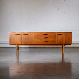 table asse en teck, table fishtail, enfilade anglaise, enfilade fers, room divider, commode en teck, tables basses gigognes, table ronde vintage, chaise vintage