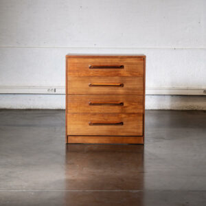 table asse en teck, table fishtail, enfilade anglaise, enfilade fers, room divider, commode en teck, tables basses gigognes, table ronde vintage, chaise vintage