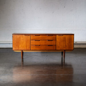 table asse en teck, table fishtail, enfilade anglaise, enfilade fers, room divider, commode en teck, tables basses gigognes, table ronde vintage, chaise vintage