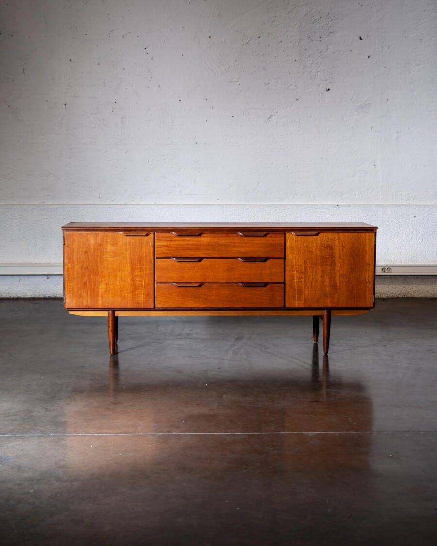 table asse en teck, table fishtail, enfilade anglaise, enfilade fers, room divider, commode en teck, tables basses gigognes, table ronde vintage, chaise vintage