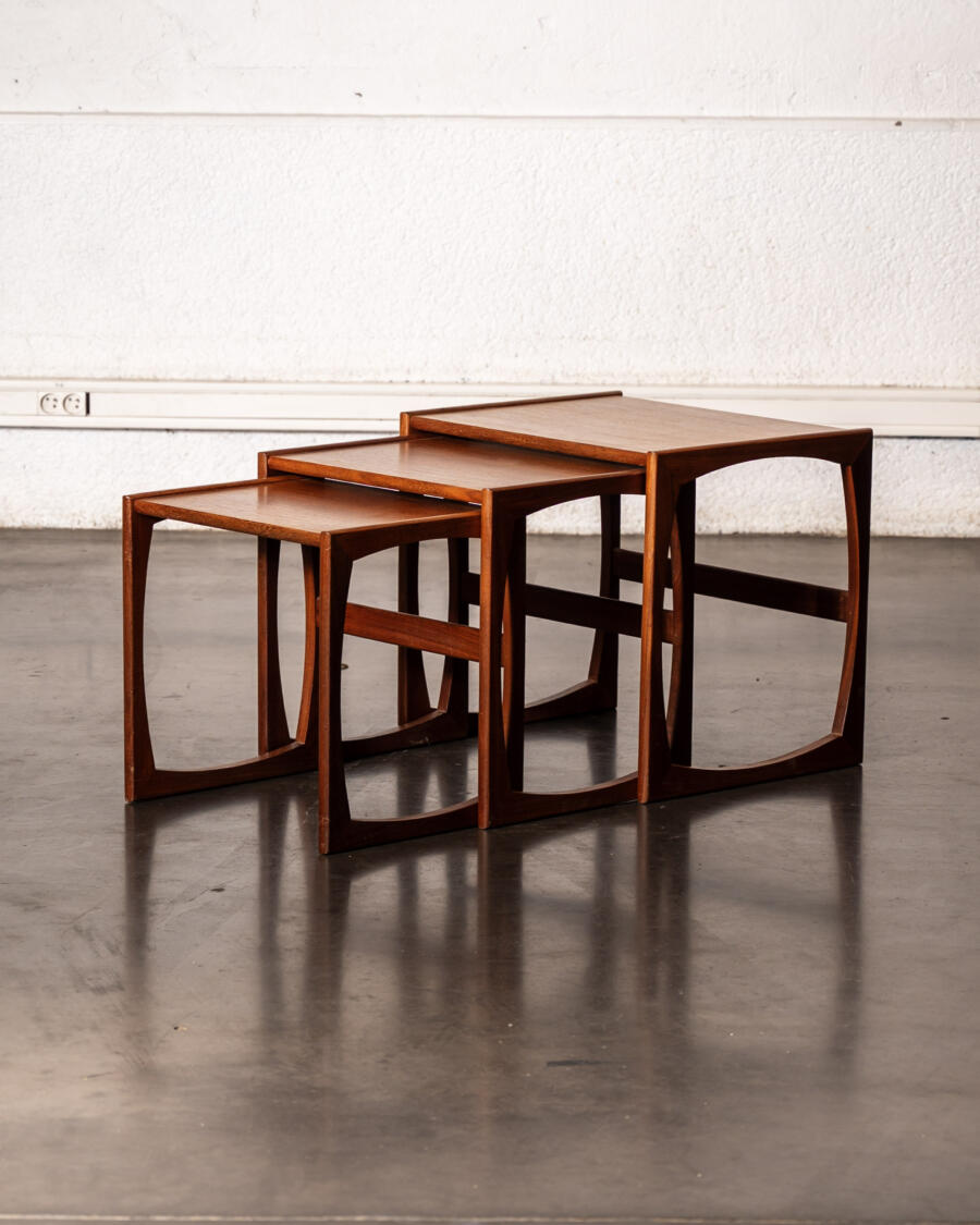 table asse en teck, table fishtail, enfilade anglaise, enfilade fers, room divider, commode en teck, tables basses gigognes, table ronde vintage, chaise vintage