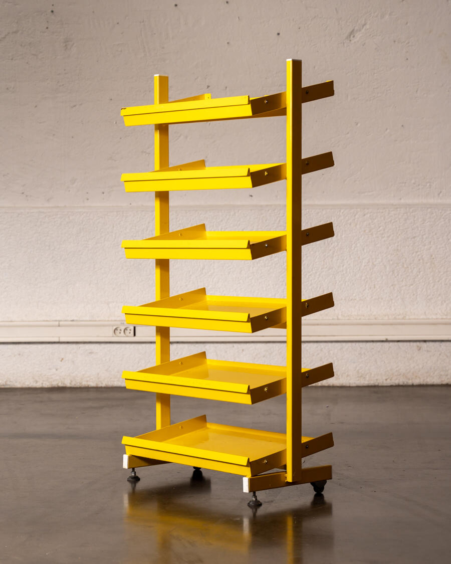 buffet de campagne, enfilade, commode en rotin, chevet, table de nuit vintage, table à abattants, canapé scandinave, tables gigognes