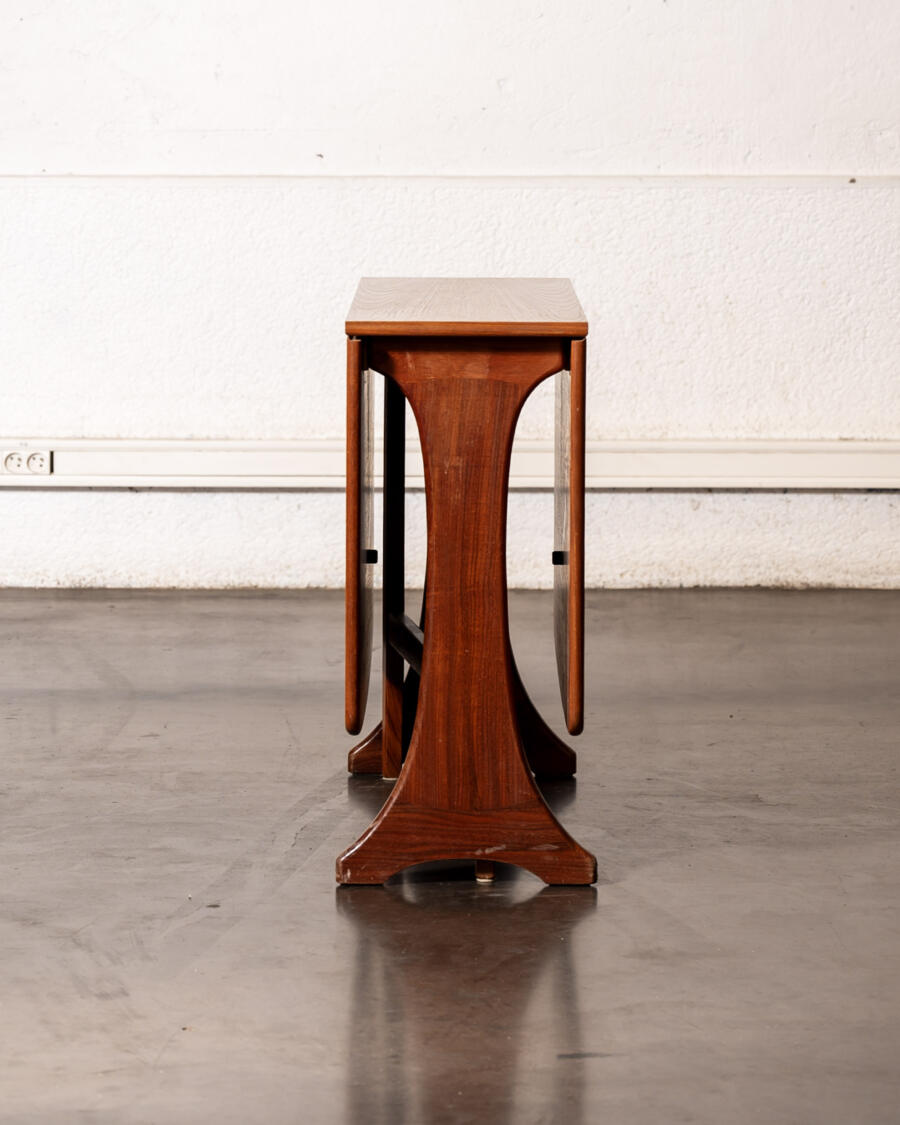 table asse en teck, table fishtail, enfilade anglaise, enfilade fers, room divider, commode en teck, tables basses gigognes, table ronde vintage, chaise vintage