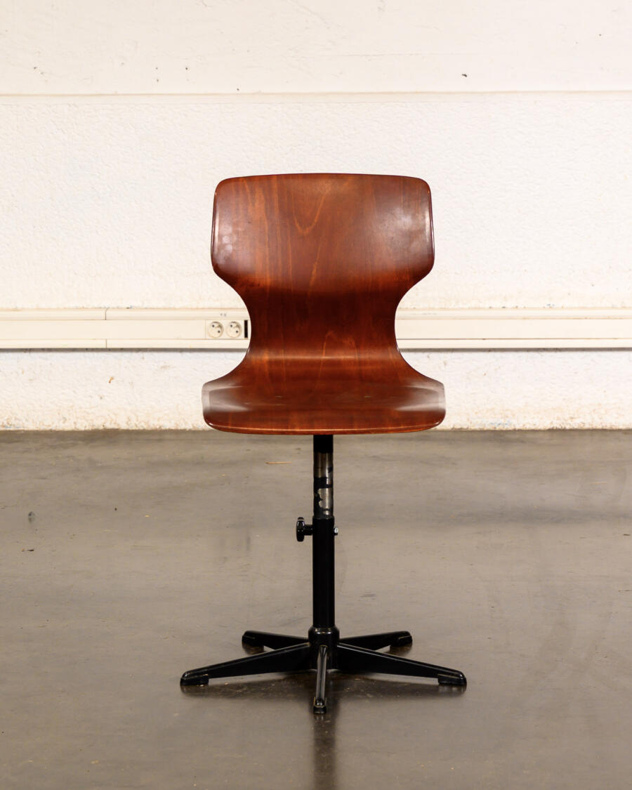 bureau scandinave, commode jiroutek, chaise pagholz, canapé scandinave vintage, paravent, enfilade