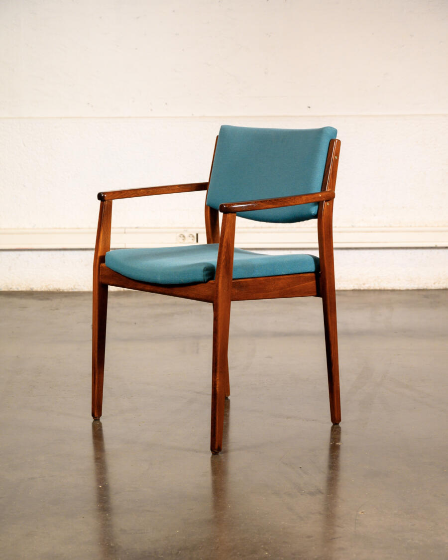 bureau scandinave, commode jiroutek, chaise pagholz, canapé scandinave vintage, paravent, enfilade