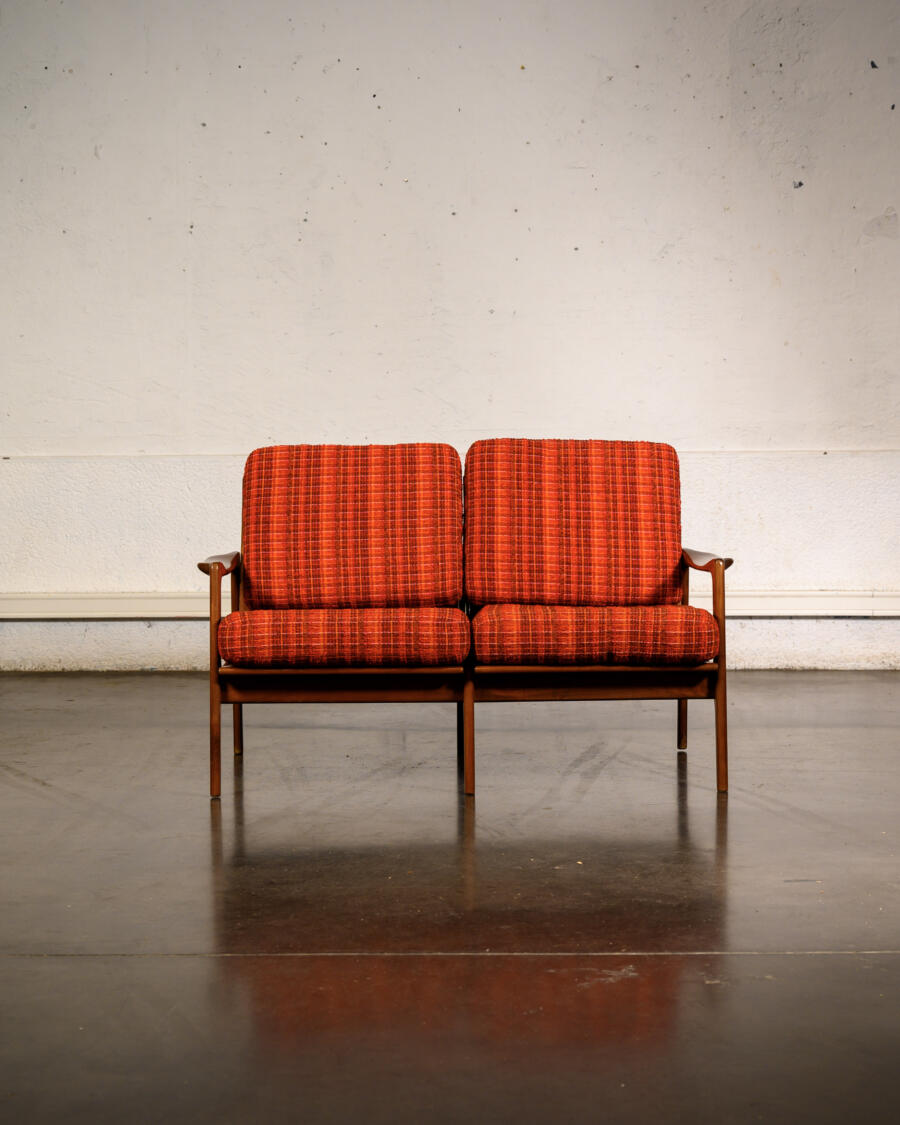 bureau scandinave, commode jiroutek, chaise pagholz, canapé scandinave vintage, paravent, enfilade