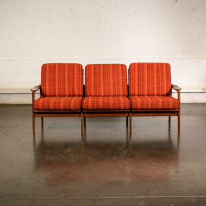 bureau scandinave, commode jiroutek, chaise pagholz, canapé scandinave vintage, paravent, enfilade, chaise vintage, rotin vintage, vaisselle ancienne