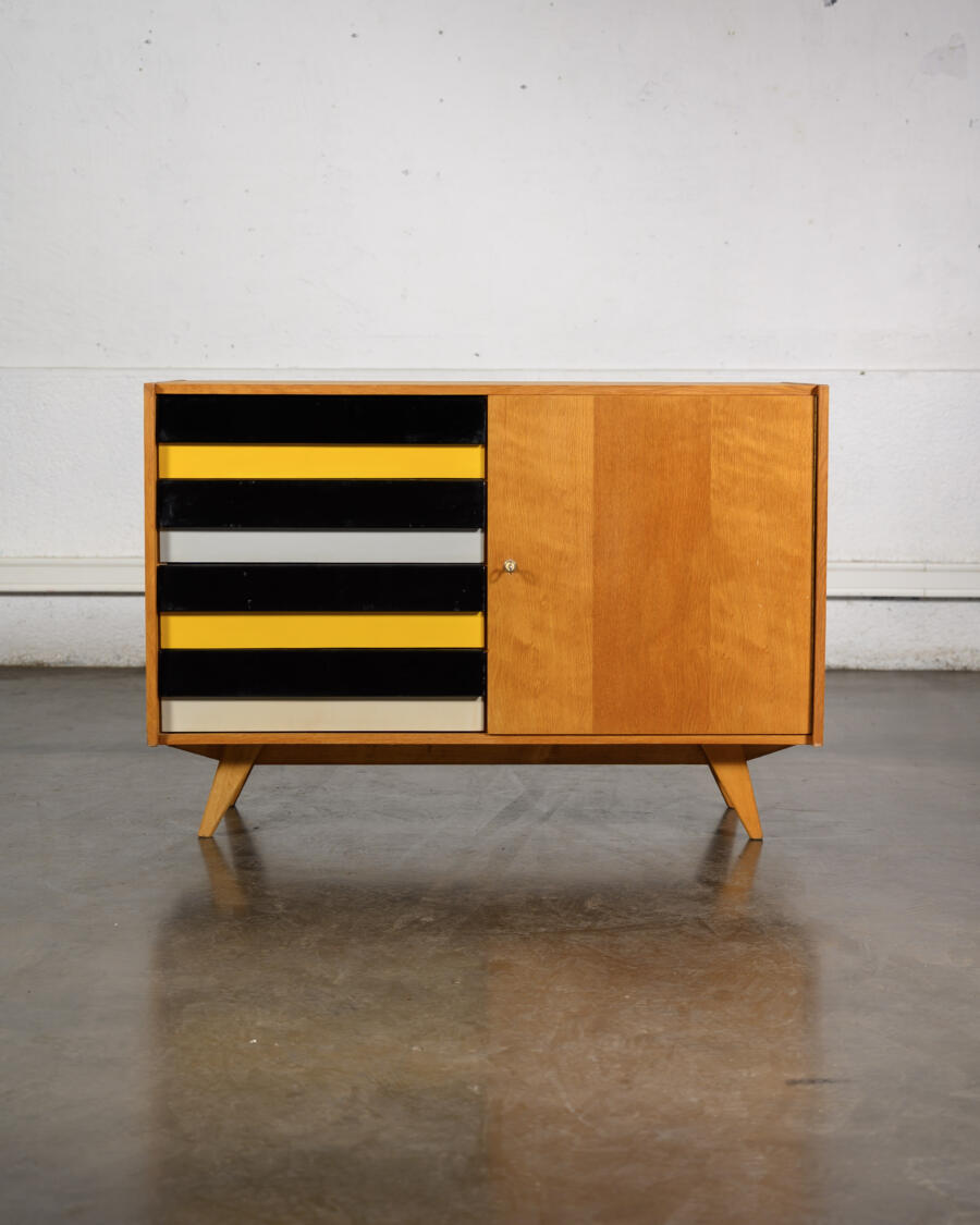 buffet jiroutek, Enfilade Jiroutek, chaises vintage, rotin vintage, table vintage, lampadaire vintage