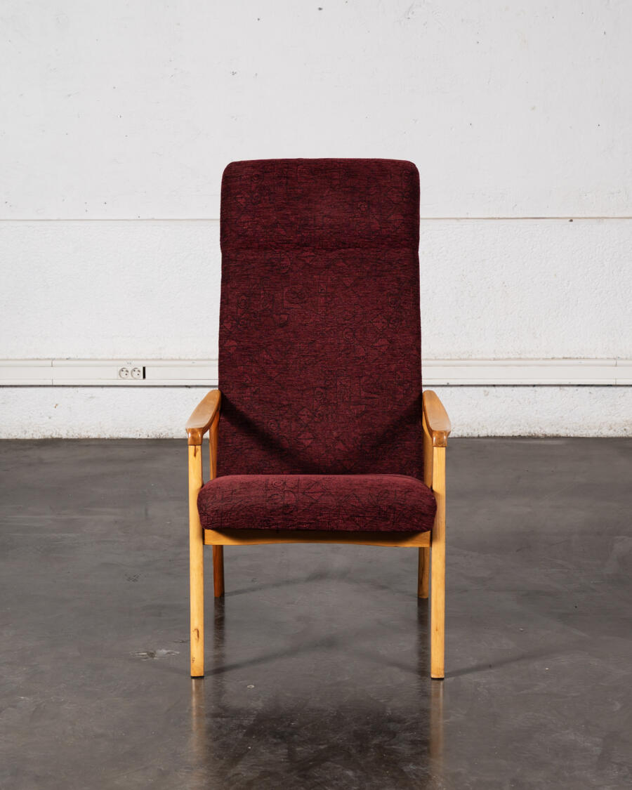 table halabala, buffet jiroutek, fauteuil boomerang, chaise bistrot, lampadaire, meuble de campagne