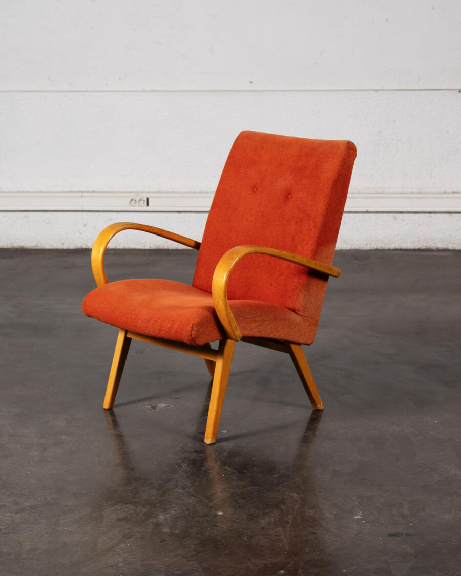 table halabala, buffet jiroutek, fauteuil boomerang, chaise bistrot, lampadaire, meuble de campagne