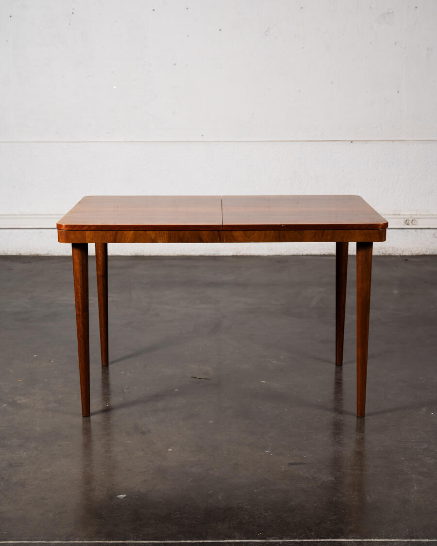 table halabala, buffet jiroutek, fauteuil boomerang, chaise bistrot, lampadaire, meuble de campagne