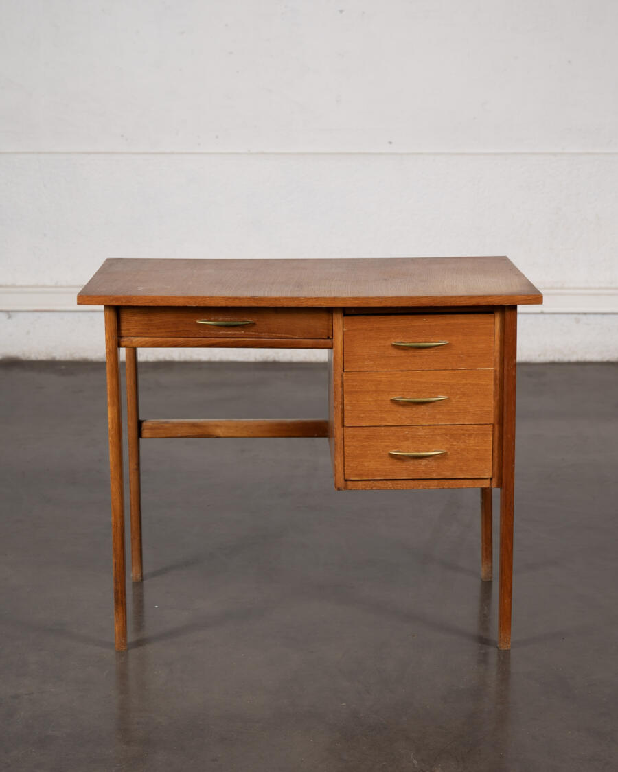 buffet jiroutek, buffet de campagne, enfilade, chaise vintage, paravent, canapé vintage, bureau vintage