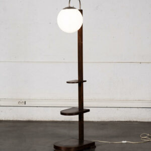 table halabala, buffet jiroutek, fauteuil boomerang, chaise bistrot, lampadaire, meuble de campagne