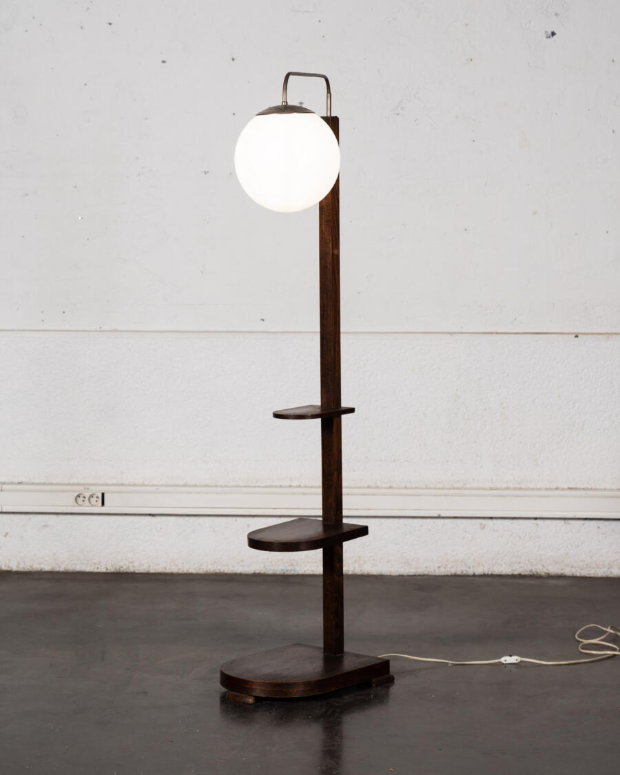 table halabala, buffet jiroutek, fauteuil boomerang, chaise bistrot, lampadaire, meuble de campagne