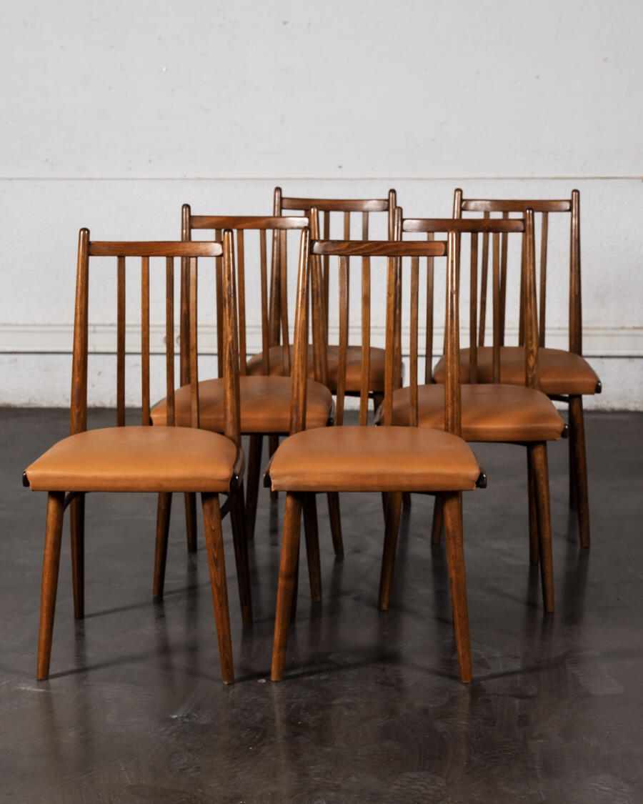 table halabala, buffet jiroutek, fauteuil boomerang, chaise bistrot, lampadaire, meuble de campagne