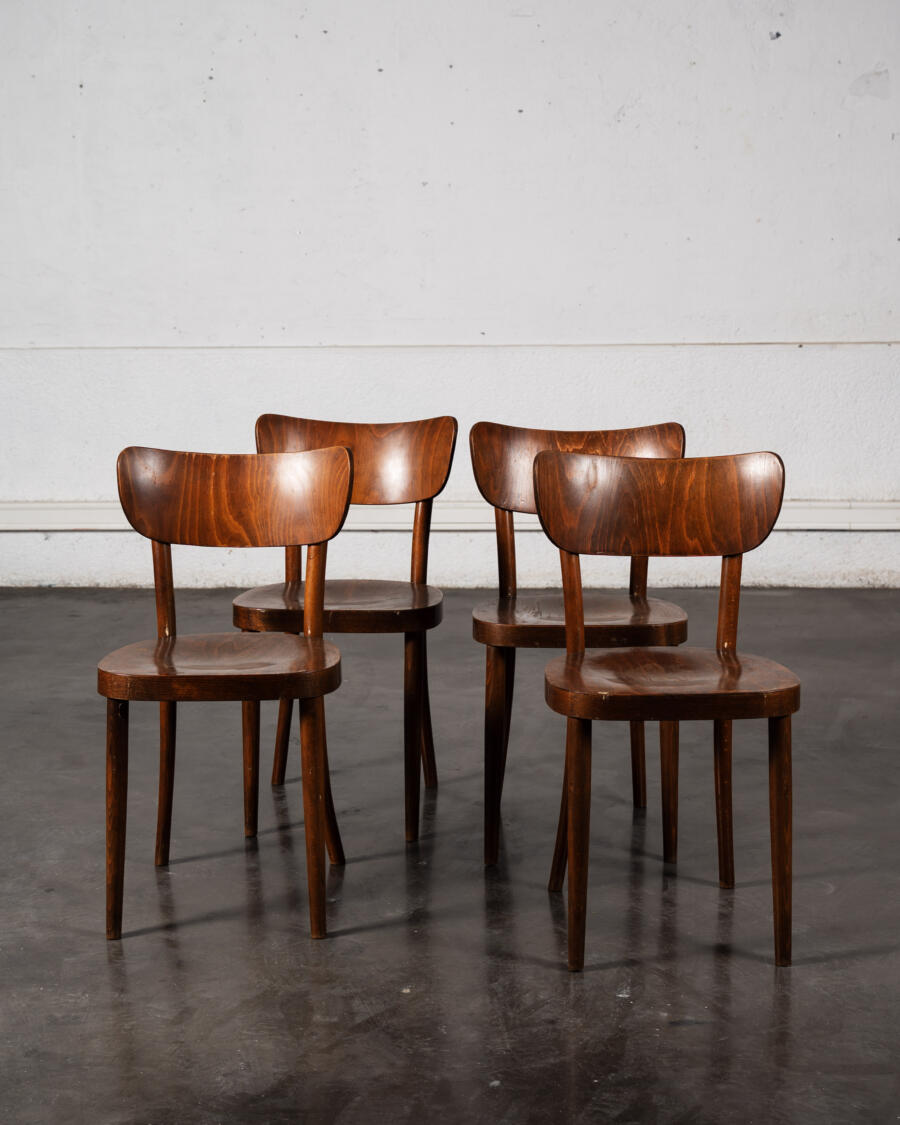 table halabala, buffet jiroutek, fauteuil boomerang, chaise bistrot, lampadaire, meuble de campagne