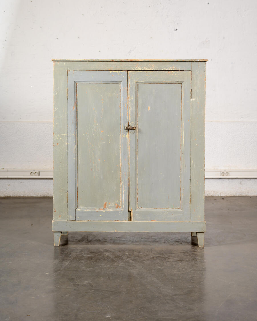 bibliothèque, fauteuil en rotin, buffet de campagne, chaise Bruno rey, bibliothèque Italienne, table à rallonges vintage, fauteuil vintage