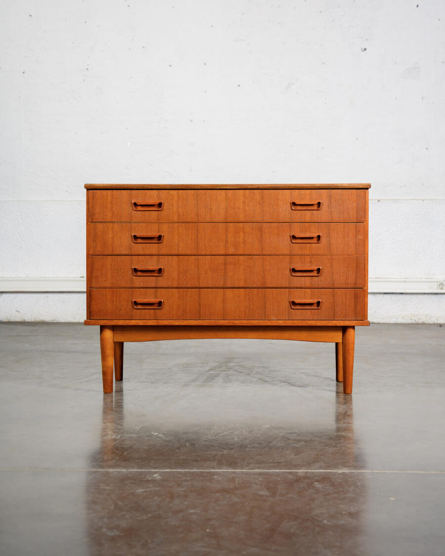 bibliothèque, fauteuil en rotin, buffet de campagne, chaise Bruno rey, bibliothèque Italienne, table à rallonges vintage, fauteuil vintage