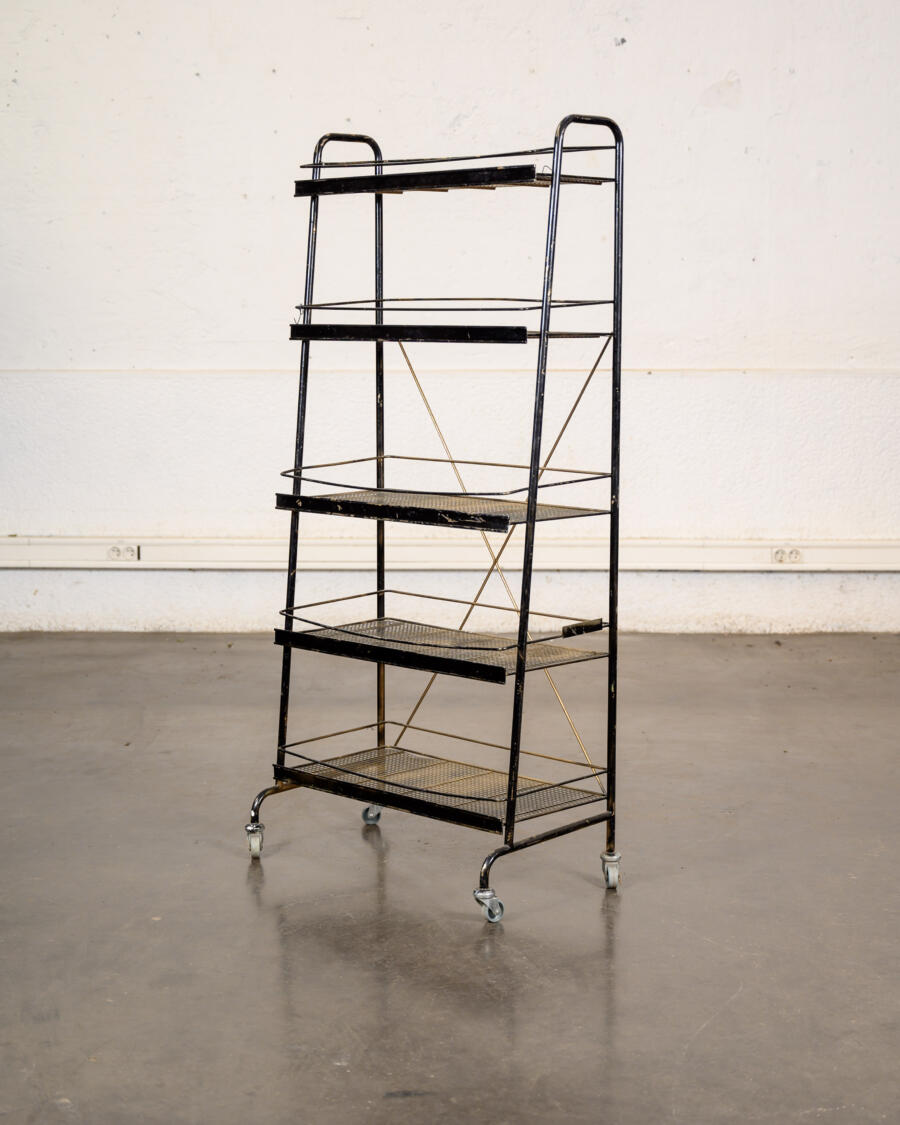 bibliothèque, fauteuil en rotin, buffet de campagne, chaise Bruno rey, bibliothèque Italienne, table à rallonges vintage, fauteuil vintage