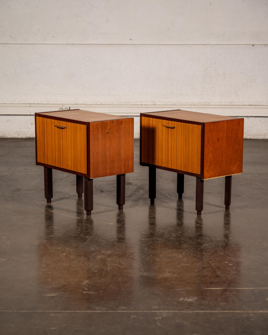 Canapé Arne Vodder, fauteuil Arne Vodder, table à rallonge en palissandre, table vintage, rotin vintage, chaises Arne Wahl Iversen, table basse vintage, fauteuil boomerang, buffet Jiroutek