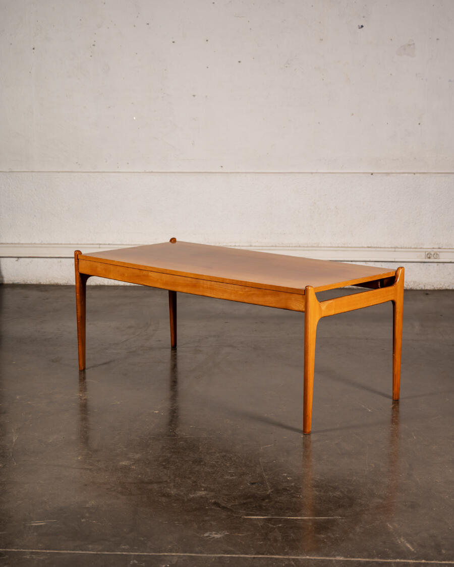 Canapé Arne Vodder, fauteuil Arne Vodder, table à rallonge en palissandre, table vintage, rotin vintage, chaises Arne Wahl Iversen, table basse vintage, fauteuil boomerang, buffet Jiroutek