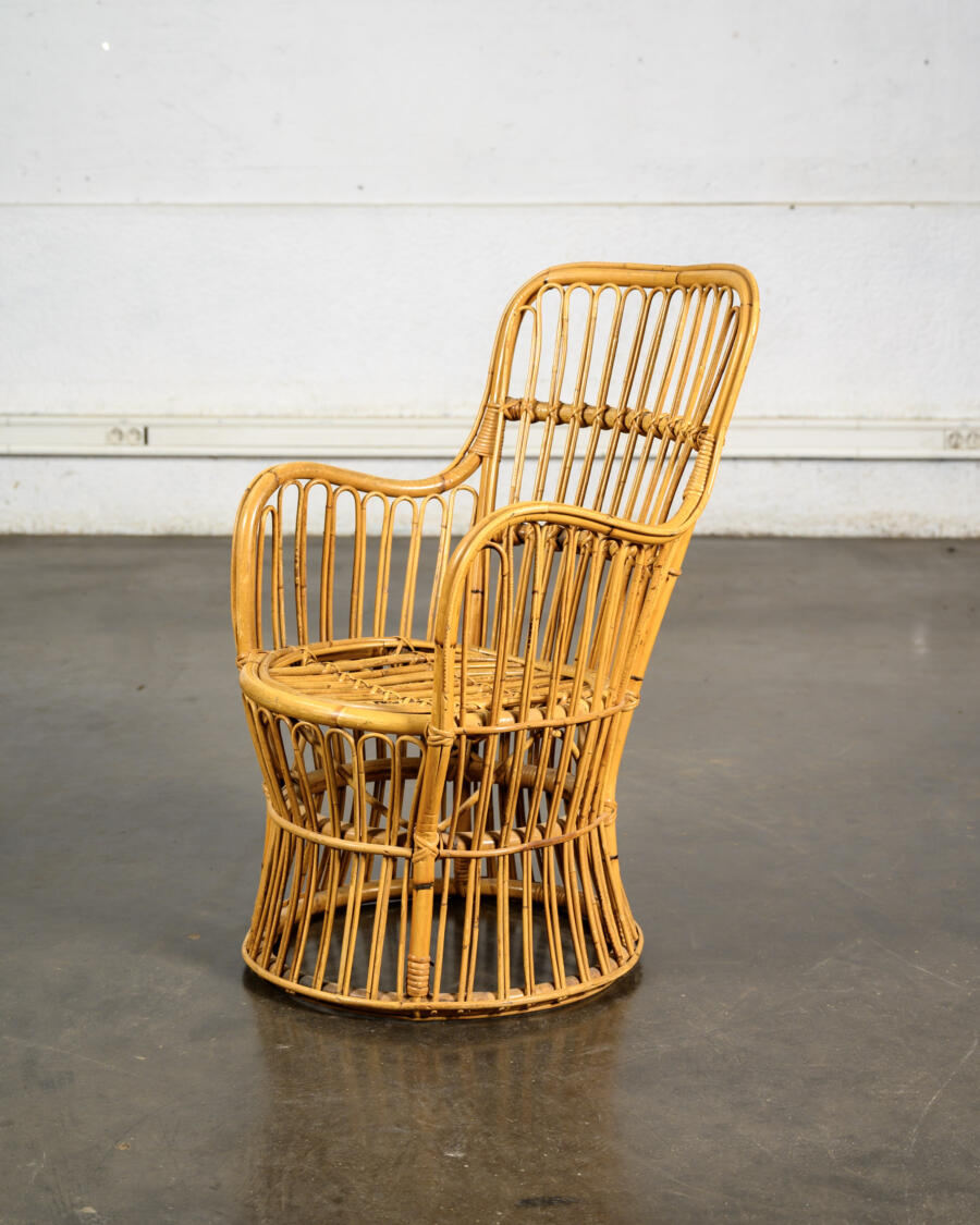 bibliothèque, fauteuil en rotin, buffet de campagne, chaise Bruno rey, bibliothèque Italienne, table à rallonges vintage, fauteuil vintage