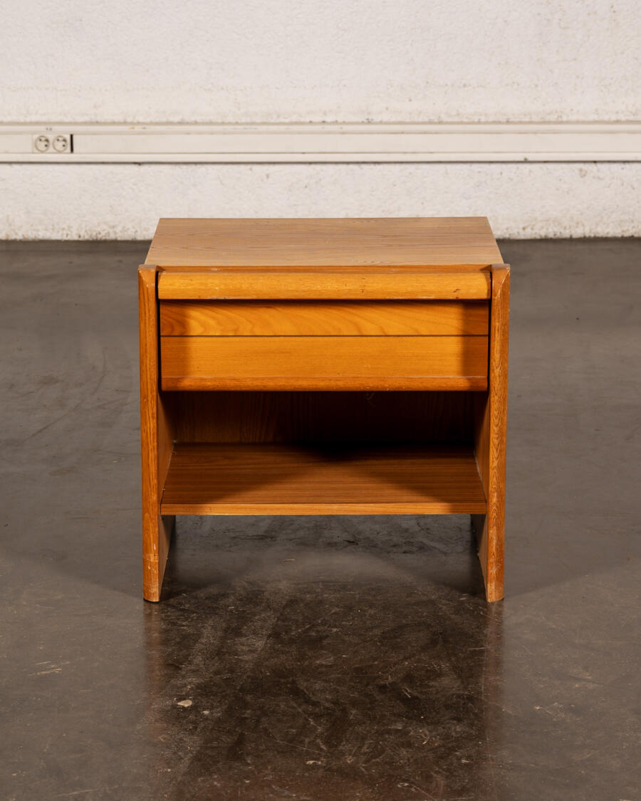 Canapé Arne Vodder, fauteuil Arne Vodder, table à rallonge en palissandre, table vintage, rotin vintage, chaises Arne Wahl Iversen, table basse vintage, fauteuil boomerang, buffet Jiroutek