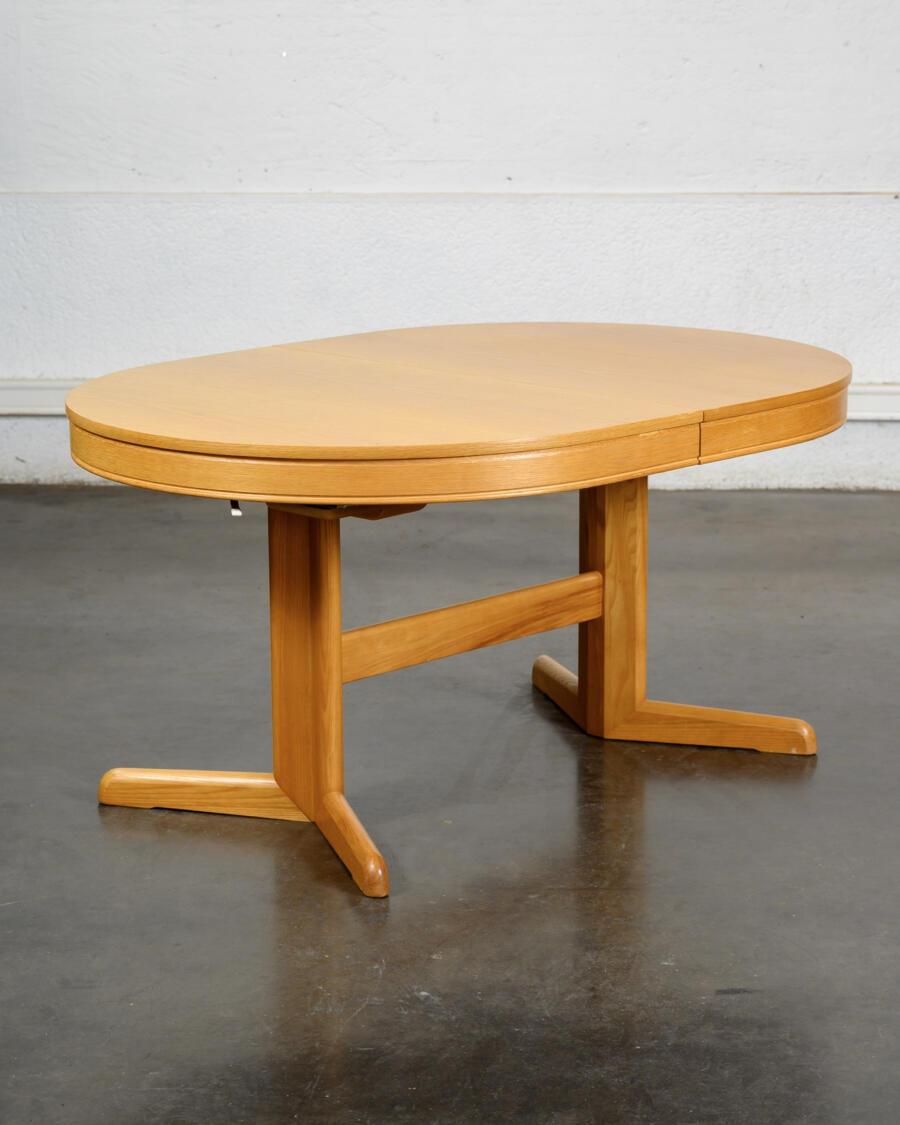 bibliothèque, fauteuil en rotin, buffet de campagne, chaise Bruno rey, bibliothèque Italienne, table à rallonges vintage, fauteuil vintage