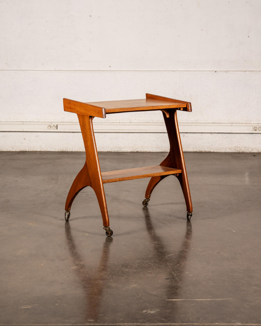 Canapé Arne Vodder, fauteuil Arne Vodder, table à rallonge en palissandre, table vintage, rotin vintage, chaises Arne Wahl Iversen, table basse vintage, fauteuil boomerang, buffet Jiroutek