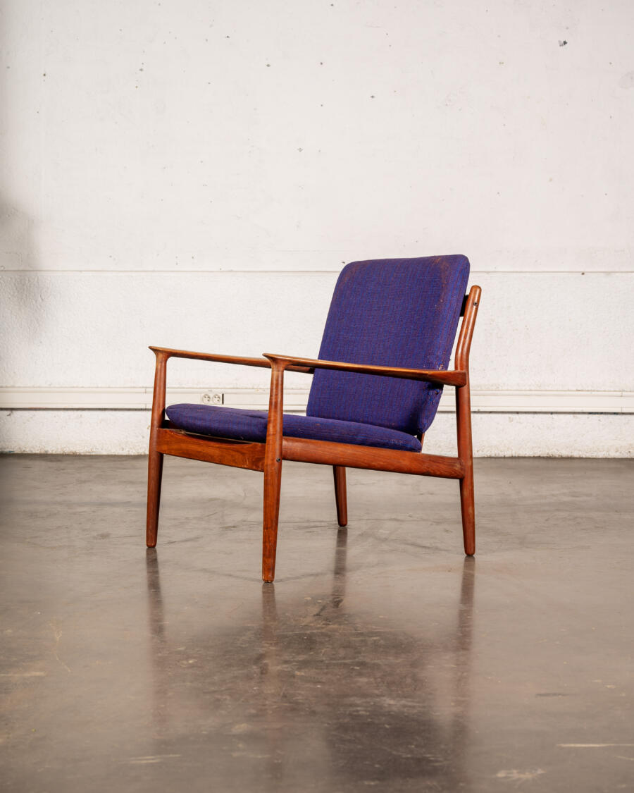 Canapé Arne Vodder, fauteuil Arne Vodder, table à rallonge en palissandre, table vintage, rotin vintage, chaises Arne Wahl Iversen, table basse vintage, fauteuil boomerang, buffet Jiroutek