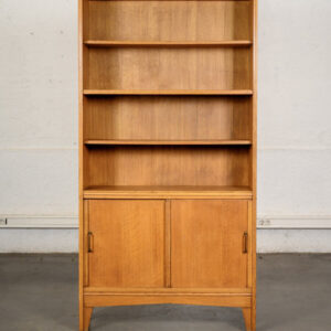 bibliothèque, fauteuil en rotin, buffet de campagne, chaise Bruno rey, bibliothèque Italienne, table à rallonges vintage, fauteuil vintage