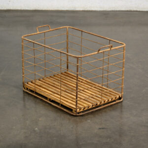 bibliothèque, fauteuil en rotin, buffet de campagne, chaise Bruno rey, bibliothèque Italienne, table à rallonges vintage, fauteuil vintage