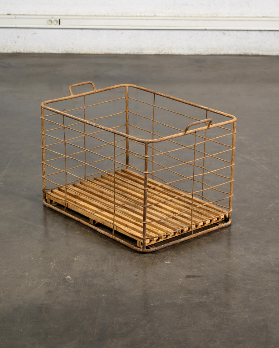 bibliothèque, fauteuil en rotin, buffet de campagne, chaise Bruno rey, bibliothèque Italienne, table à rallonges vintage, fauteuil vintage