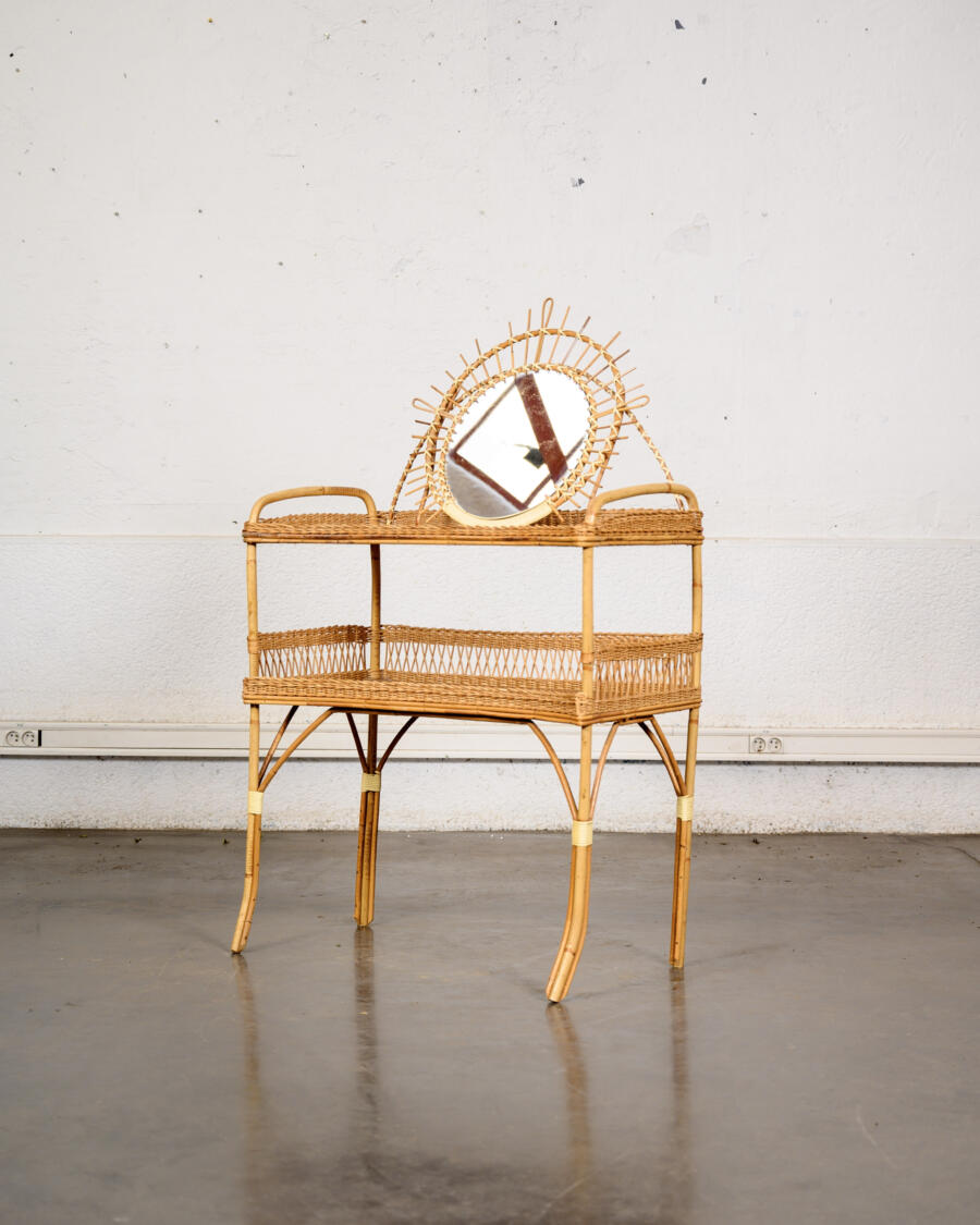 bibliothèque, fauteuil en rotin, buffet de campagne, chaise Bruno rey, bibliothèque Italienne, table à rallonges vintage, fauteuil vintage