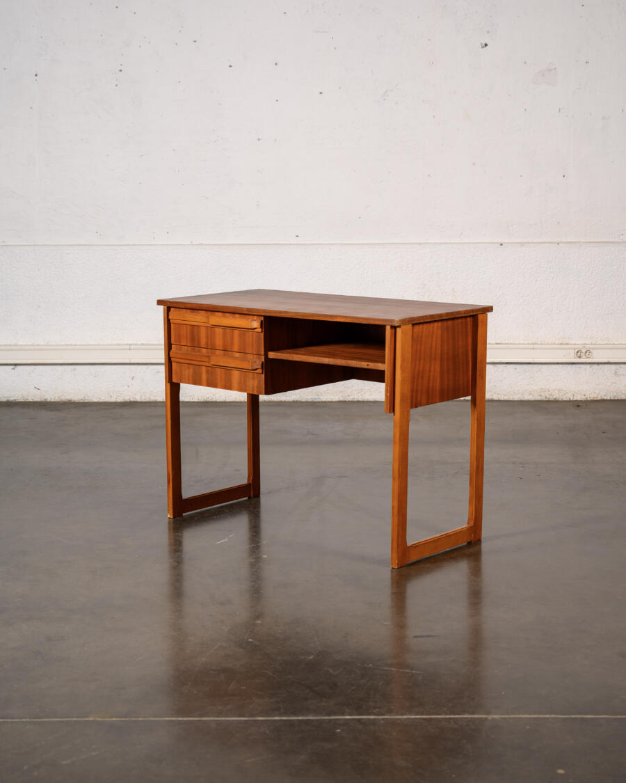 chaise cercle yngve Ekstrôm, buffet jiroutek, Bibliothèque vintage, chaise bistrot, rotin vintage, bureau scandinave