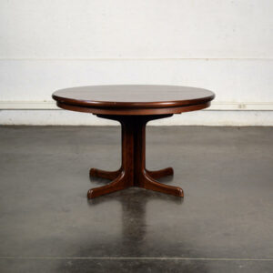 bibliothèque, fauteuil en rotin, buffet de campagne, chaise Bruno rey, bibliothèque Italienne, table à rallonges vintage, fauteuil vintage