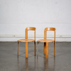 bibliothèque, fauteuil en rotin, buffet de campagne, chaise Bruno rey, bibliothèque Italienne, table à rallonges vintage, fauteuil vintage