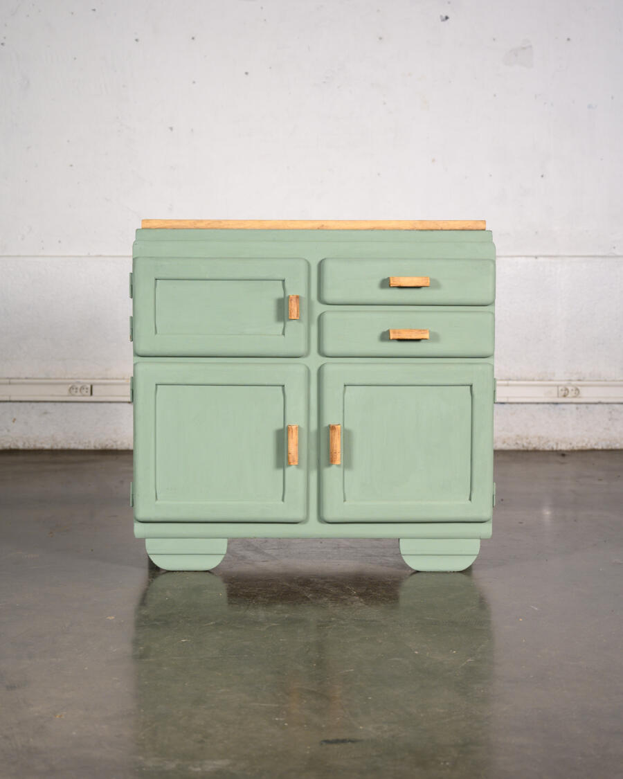 meuble Mado, enfilade, buffet de campagne, chaise suédoises, buffet jiroutek, commode vintage, rotin vintage