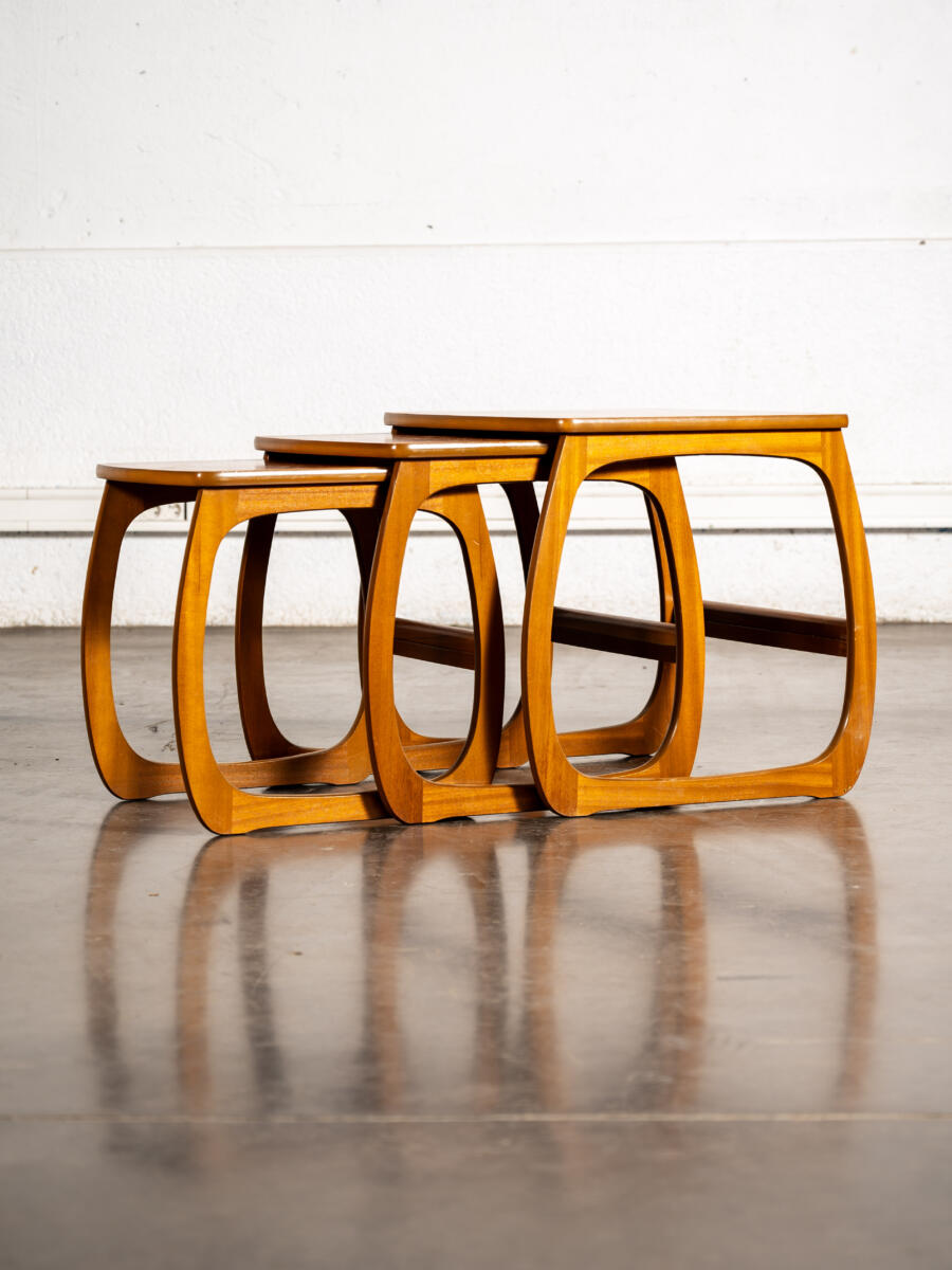 Bibliothèque Italienne, buffet jiroutek, table ergol, enfilade, table en teck, rotin, table basse, table astro , table basses gigognes