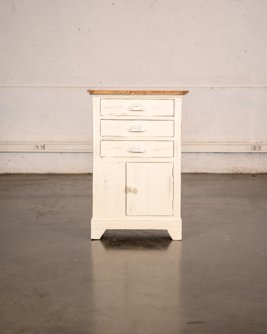 meuble Mado, enfilade, buffet de campagne, chaise suédoises, buffet jiroutek, commode vintage, rotin vintage