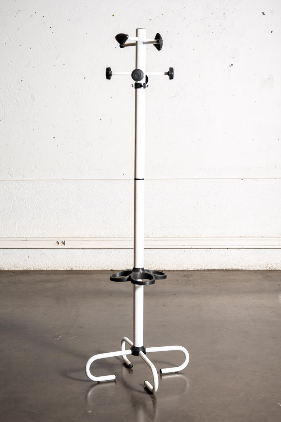 Bibliothèque Italienne, buffet jiroutek, table ergol, enfilade, table en teck, rotin, table basse, table astro , table basses gigognes