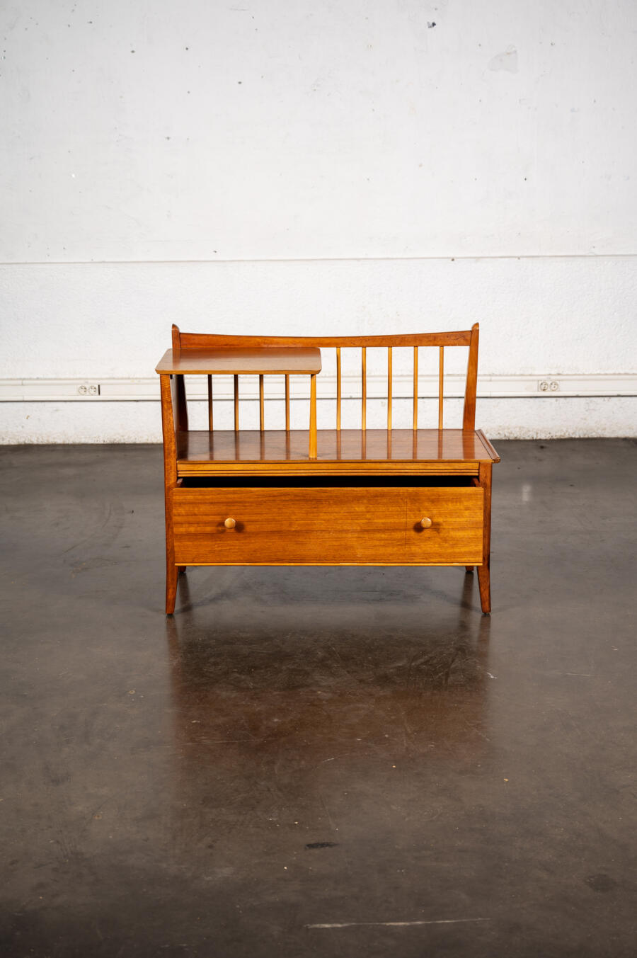 Bibliothèque Italienne, buffet jiroutek, table ergol, enfilade, table en teck, rotin, table basse, table astro , table basses gigognes