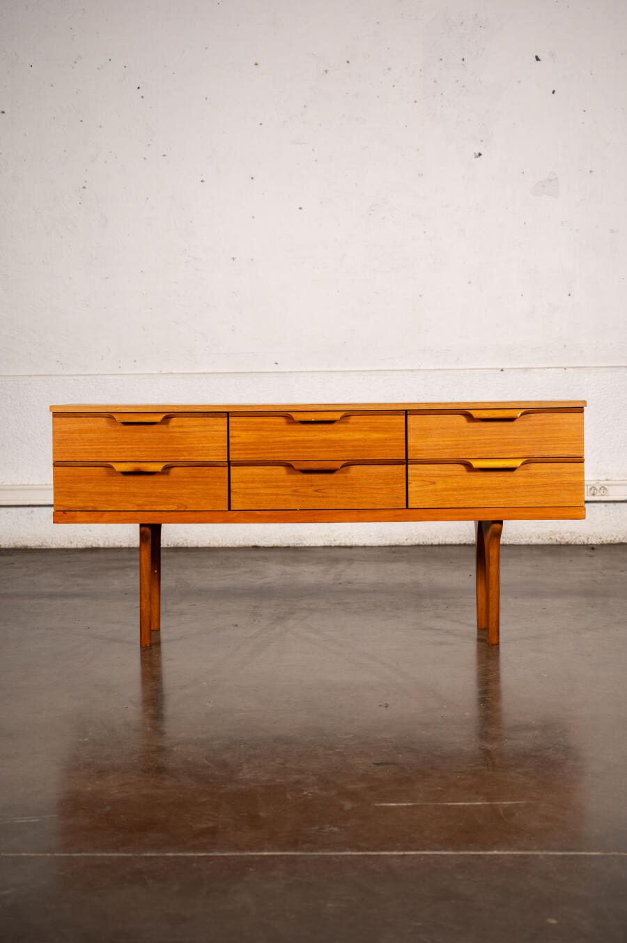 Bibliothèque Italienne, buffet jiroutek, table ergol, enfilade, table en teck, rotin, table basse, table astro , table basses gigognes