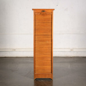 meuble Mado, enfilade, buffet de campagne, chaise suédoises, buffet jiroutek, commode vintage, rotin vintage